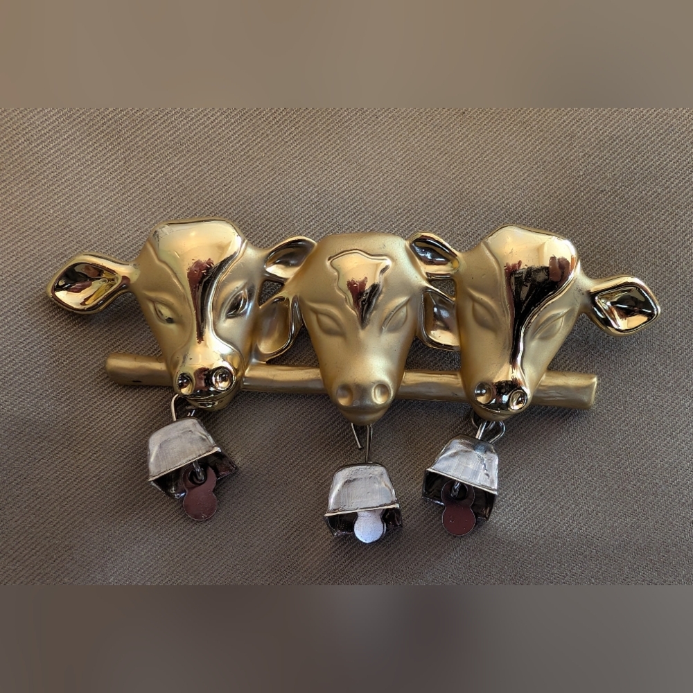 American Jewelry Company Gold Cow Head Brooch